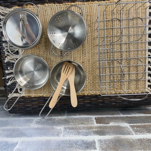 Kidzlane Stainless Steel Pots & Pans Play Set 8 pieces age 3-6 - Picture 10 of 11